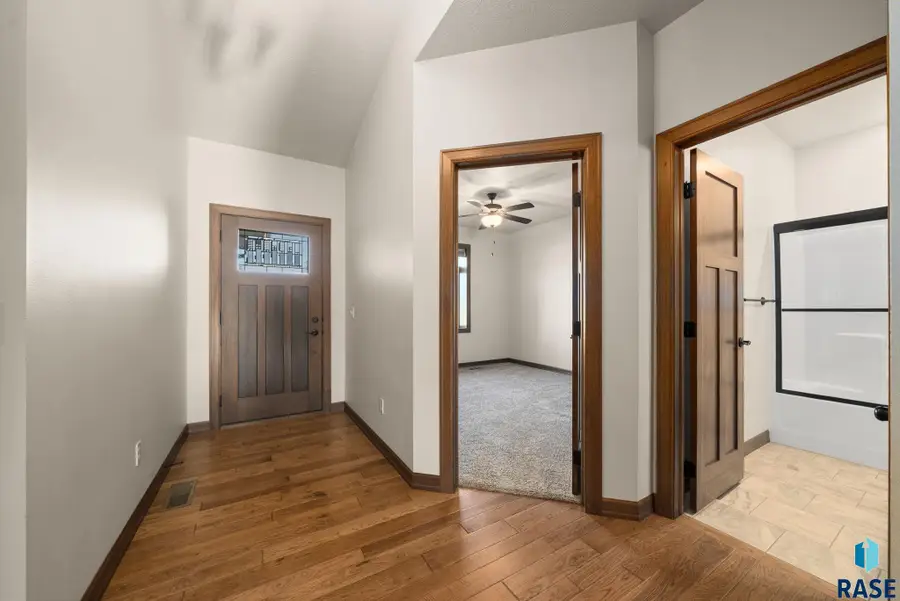 5915 W Yukon Trl, Sioux Falls, SD 57107 - Image #2