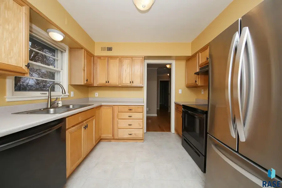 2700 W Wood Dr, Sioux Falls, SD 57105 - Image #2