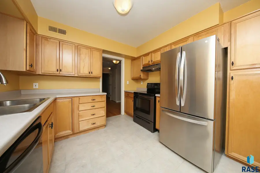 2700 W Wood Dr, Sioux Falls, SD 57105 - Image #3