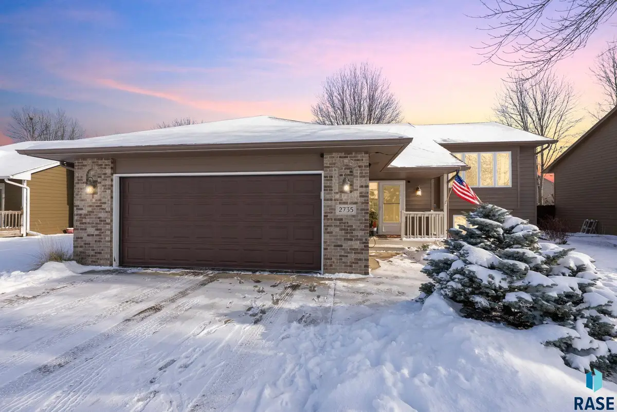 2735 S Avondale Ct, Sioux Falls, SD 57110 - Image #1