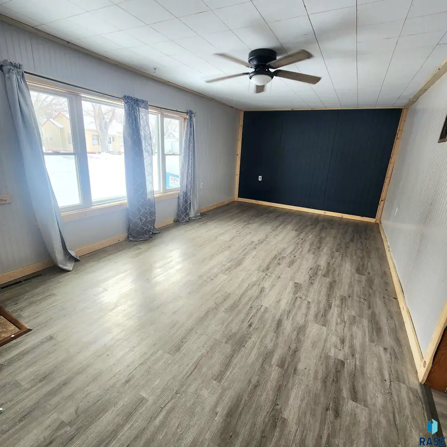 205 N Chestnut Ave, Parker, SD 57053 - Image #3