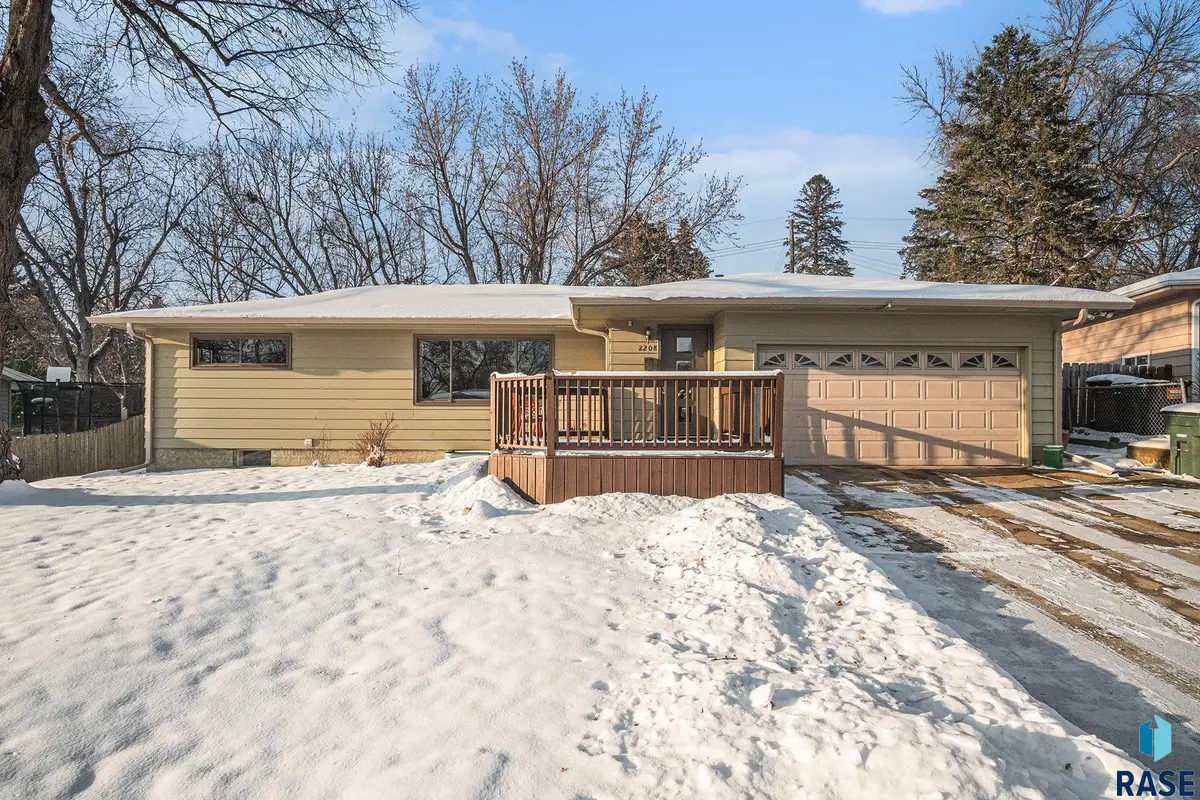 2208 E Allen Dr, Sioux Falls, SD 57103 - Image #1
