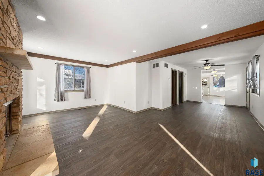 702 S 3rd St, Beresford, SD 57004 - Image #3