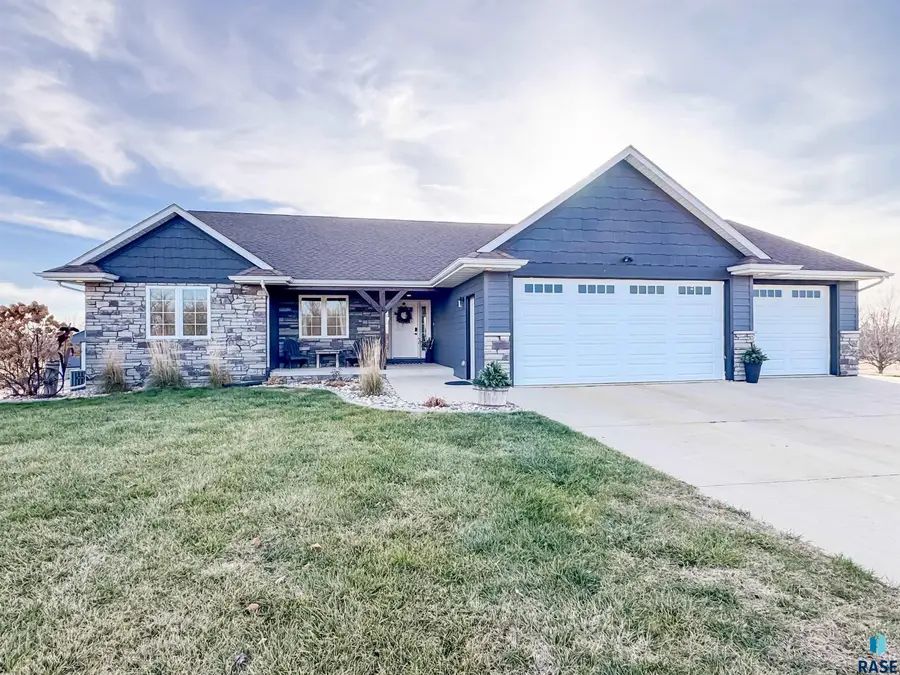 25785 Frederick Cir, Renner, SD 57055 - Image #2