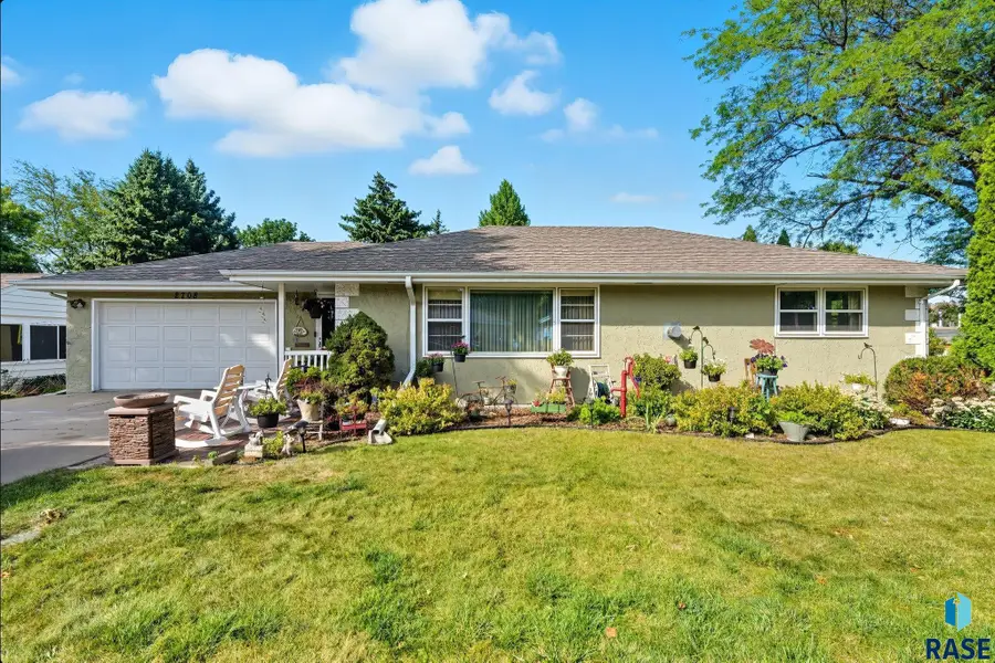 2708 W 26th St, Sioux Falls, SD 57105 - Image #2