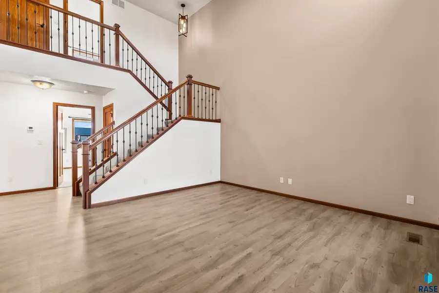 2505 S Kinderhook Ave, Sioux Falls, SD 57106 - Image #2