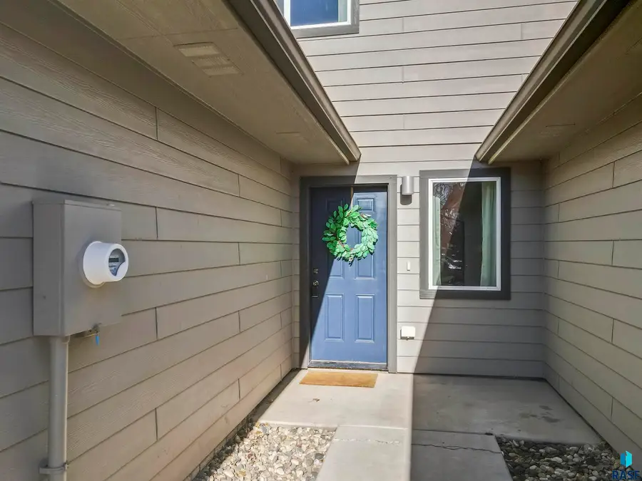 6516 W 6th Pl, Sioux Falls, SD 57107 - Image #2