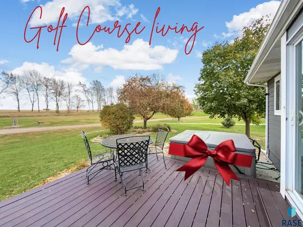 802 Par Tee Dr, Hartford, SD 57033