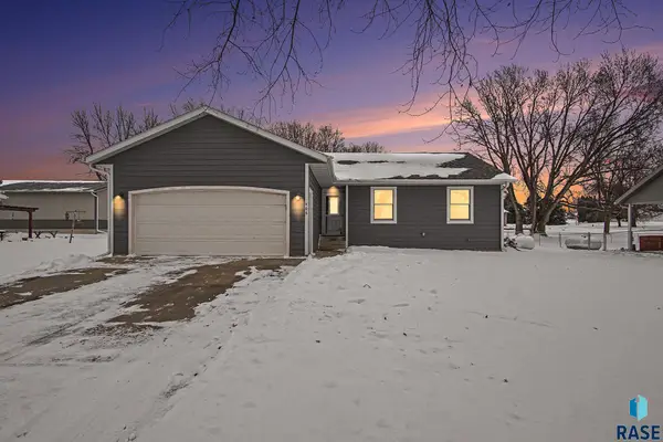 406 S 3rd St, Beaver Creek, MN 56156