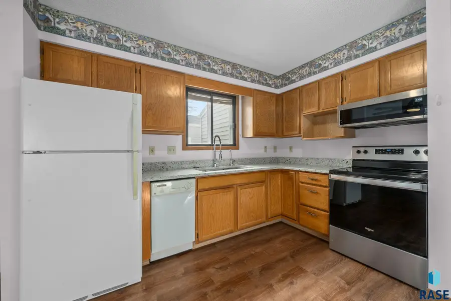 1000 S Newport Pl, Sioux Falls, SD 57106 - Image #2