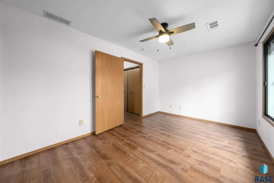 1000 S Newport Pl, Sioux Falls, SD 57106 - Image #3