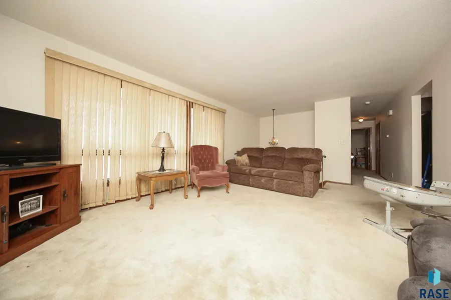 2804 W Skyline Dr, Sioux Falls, SD 57107 - Image #2