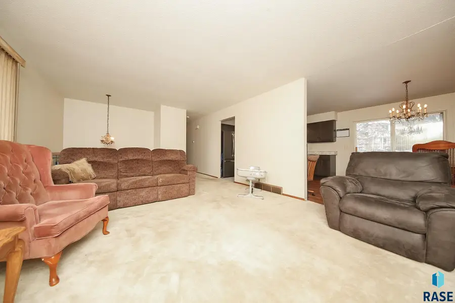 2804 W Skyline Dr, Sioux Falls, SD 57107 - Image #3