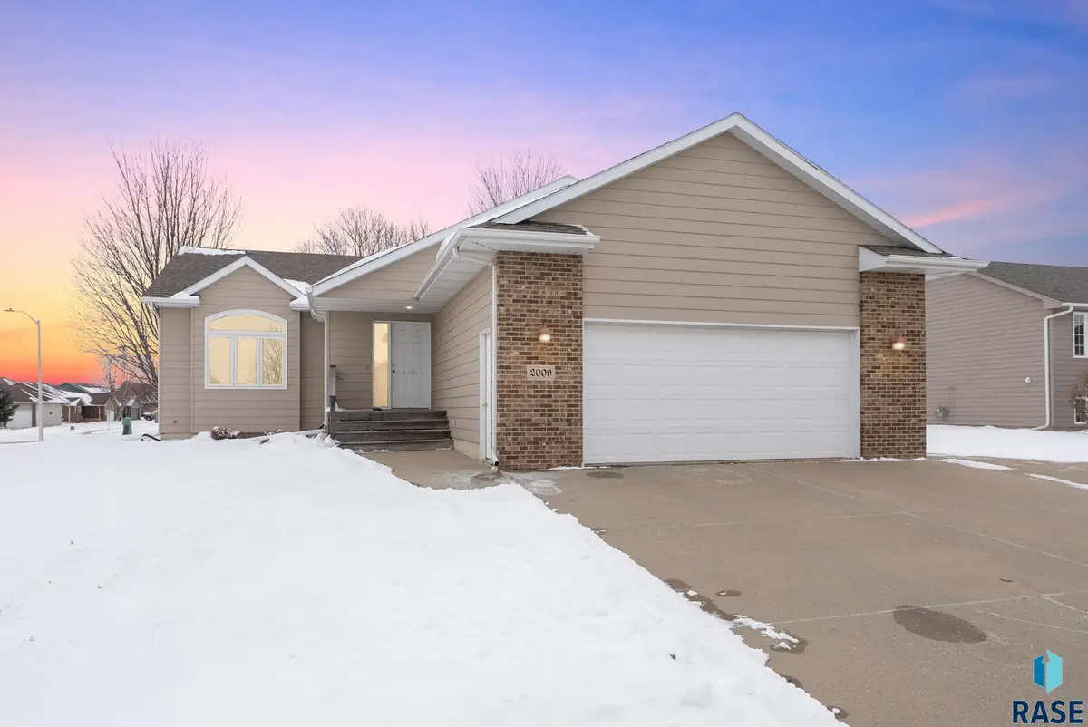 2009 S Purdue Ave, Sioux Falls, SD 57106 - Image #1