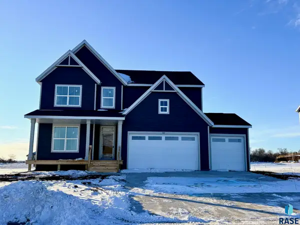 909 S Country Club Ave, Brandon, SD 57005