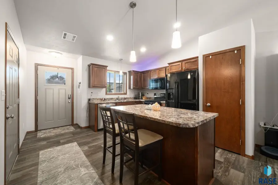 2527 E Meadowside Pl, Sioux Falls, SD 57105 - Image #2