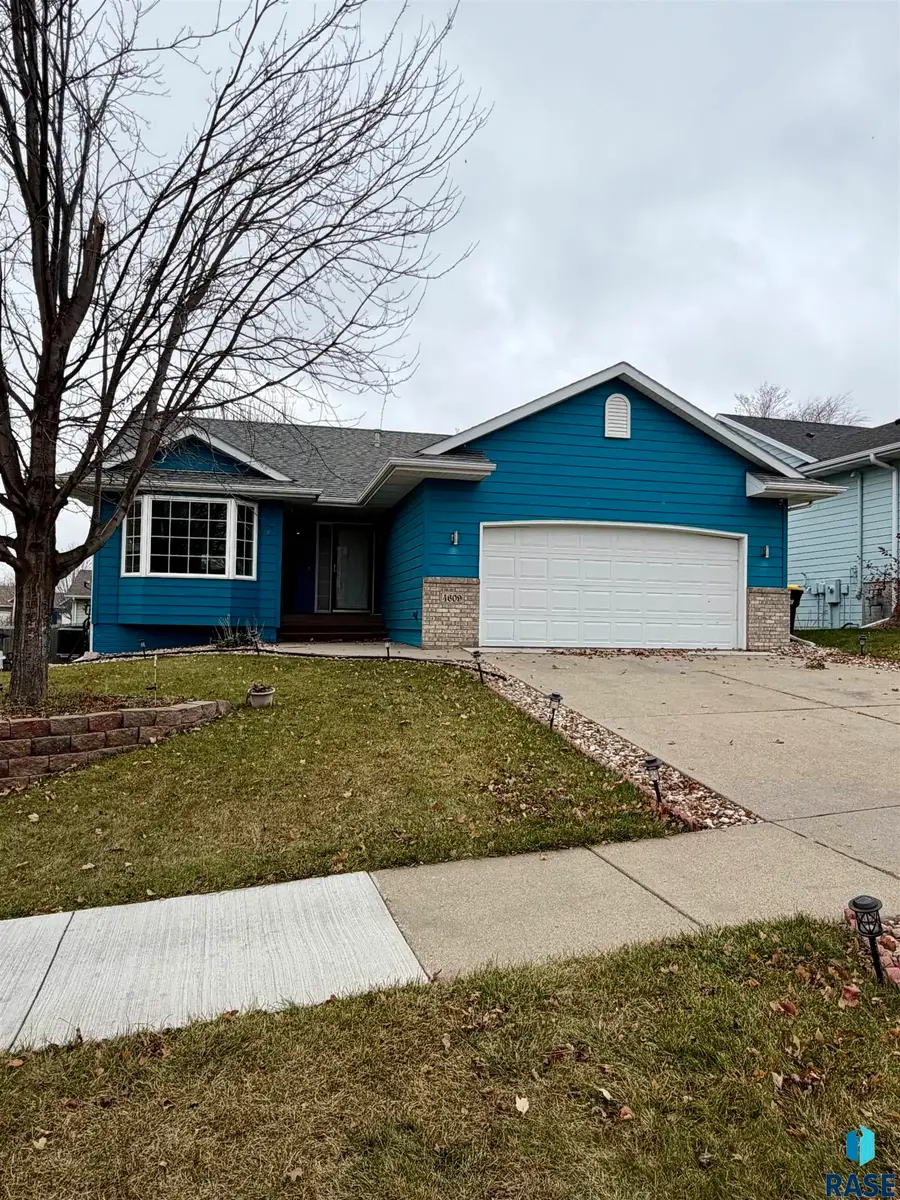 4609 S Galway Ave, Sioux Falls, SD 67106 - Image #2