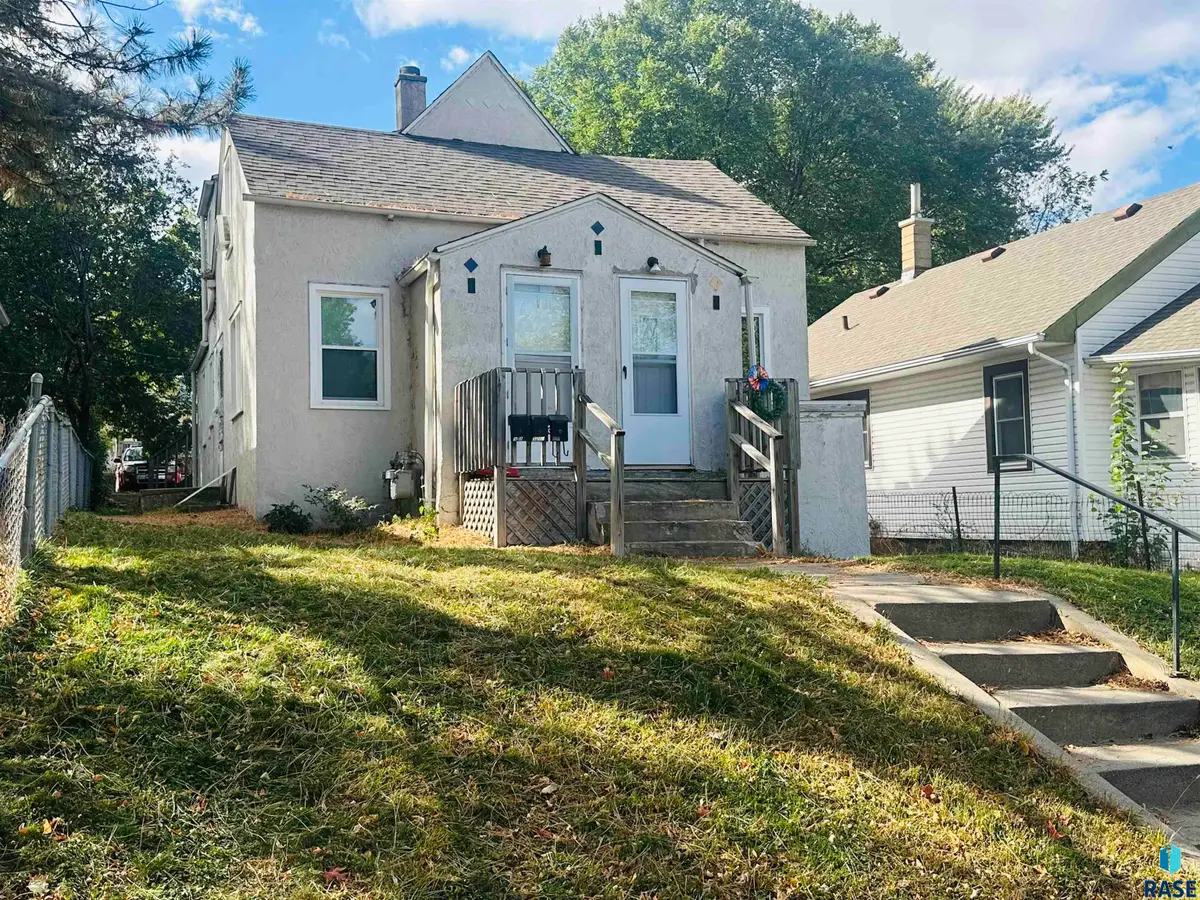 521 S Menlo Ave, Sioux Falls, SD 57104 - Image #1