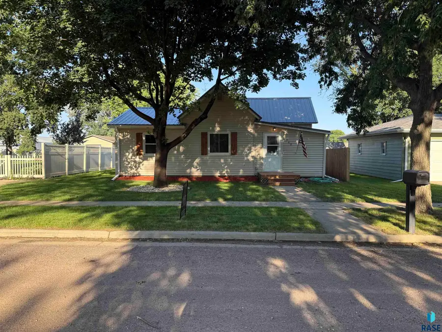340 N Juniper Ave, Parker, SD 57053 - Image #2