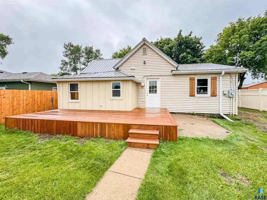 340 N Juniper Ave, Parker, SD 57053 - #3