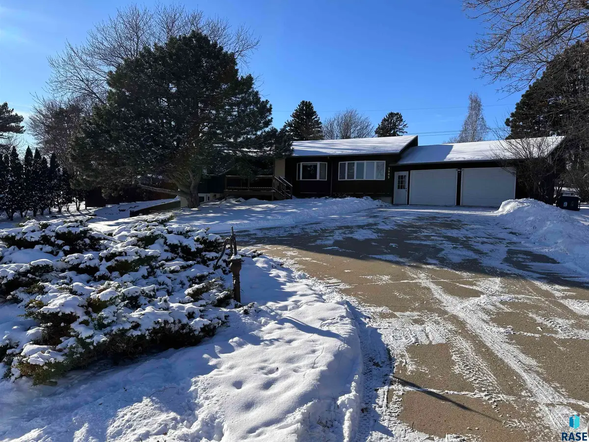 3905 N Longview Ave, Sioux Falls, SD 57107 - Image #1