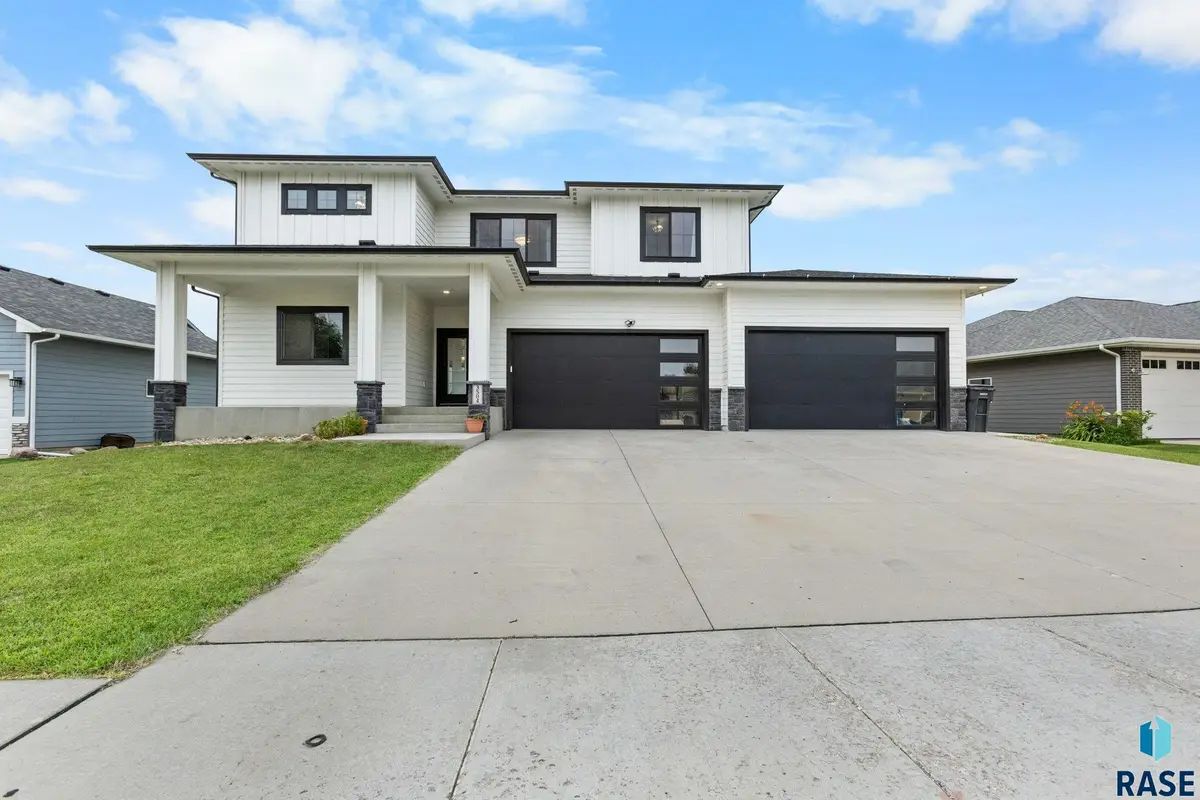 3504 E Broken Arrow St, Sioux Falls, SD 57103 - Image #1