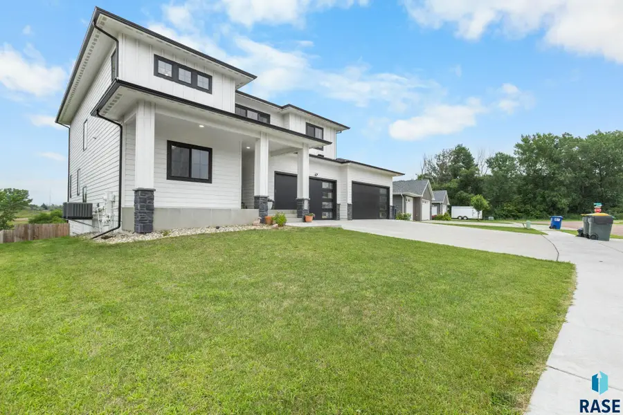 3504 E Broken Arrow St, Sioux Falls, SD 57103 - Image #2