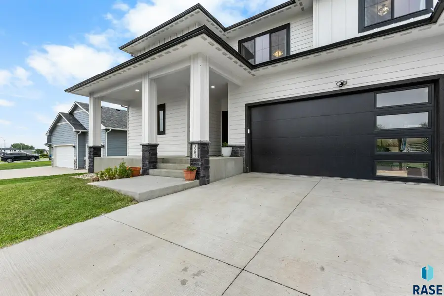 3504 E Broken Arrow St, Sioux Falls, SD 57103 - Image #3