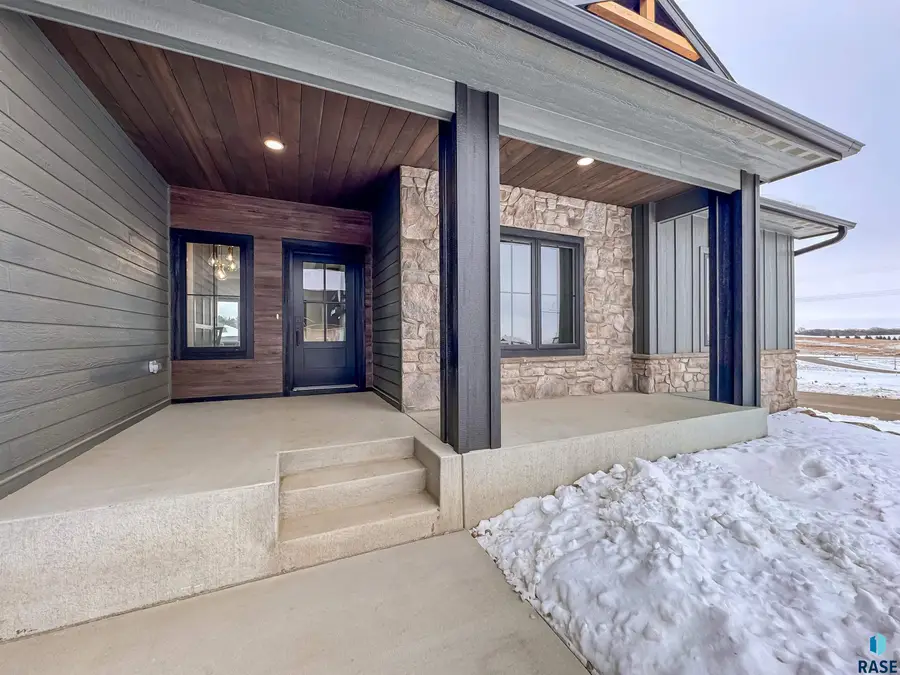 8320 E Sheridan Cir, Sioux Falls, SD 57110 - Image #3