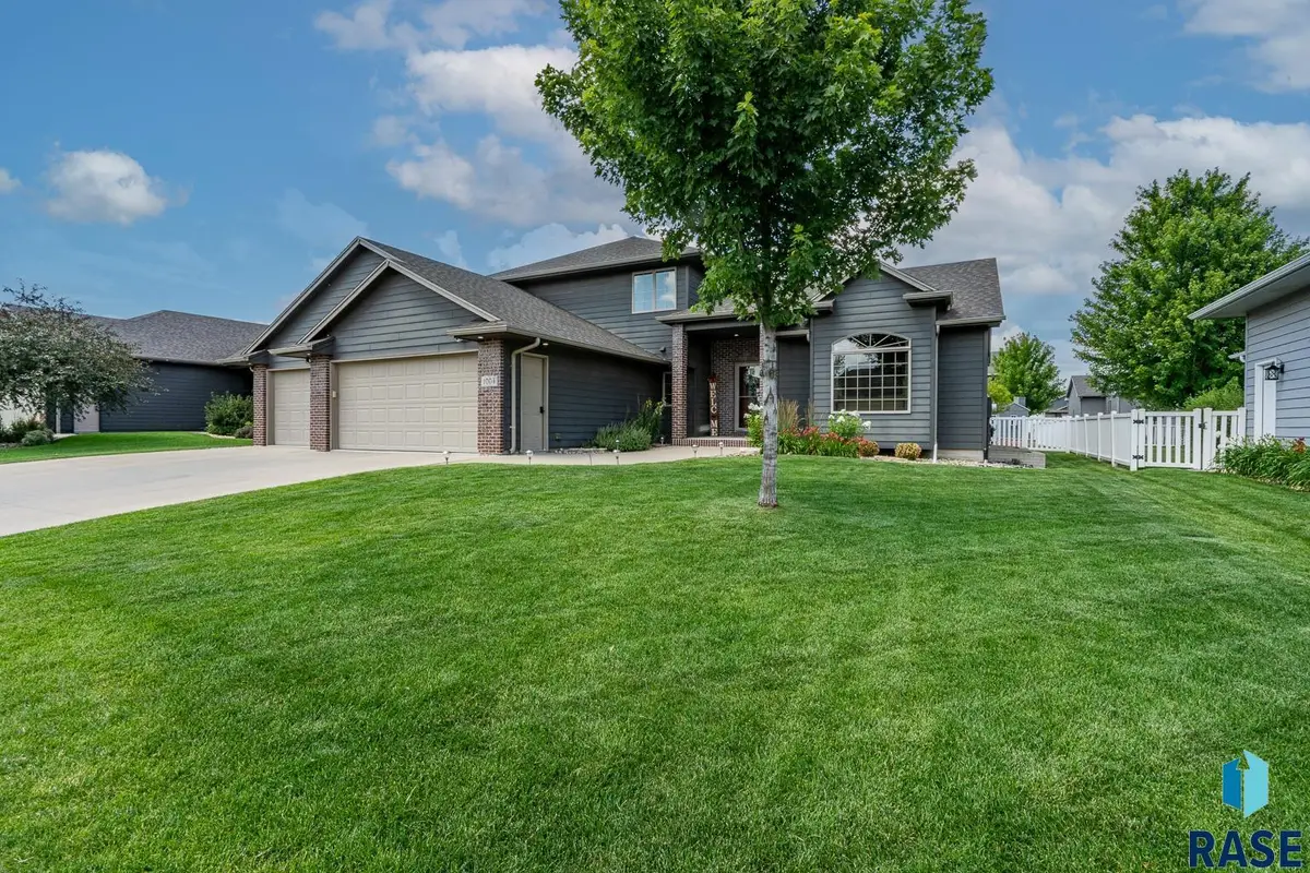 1004 W Whispering St, Sioux Falls, SD 57108 - Image #1