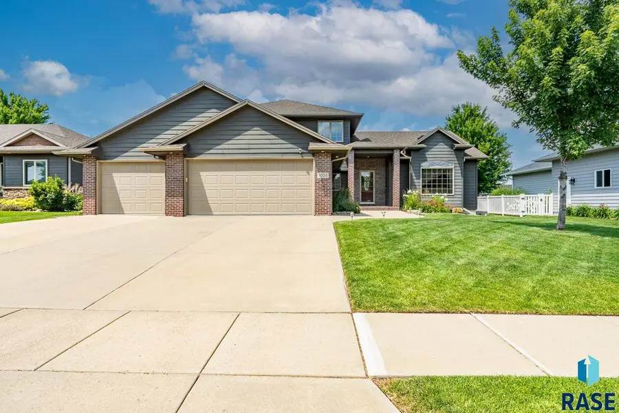 1004 W Whispering St, Sioux Falls, SD 57108 - Image #2