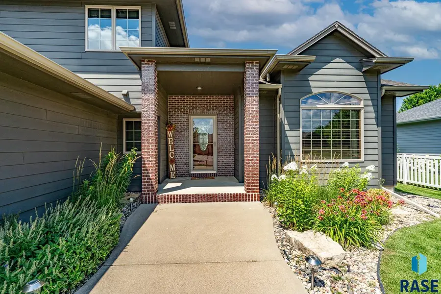 1004 W Whispering St, Sioux Falls, SD 57108 - Image #3