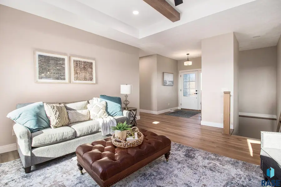 5505 E Morningside Cir, Sioux Falls, SD 57110 - Image #2