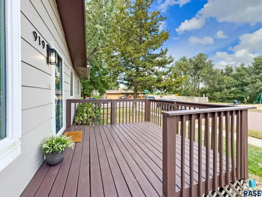 919 N Omaha Ave, Sioux Falls, SD 57103 - Image #3