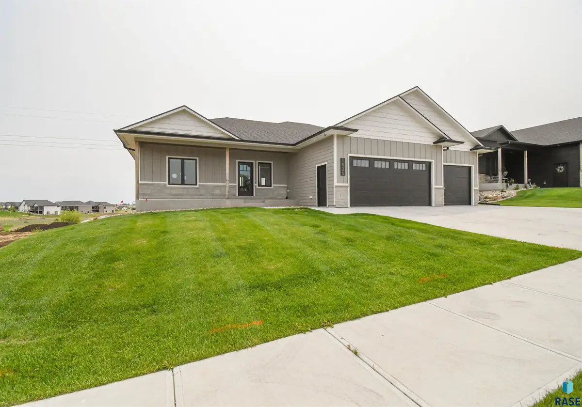 1520 N Marlowe Ave, Sioux Falls, SD 57110 - #1