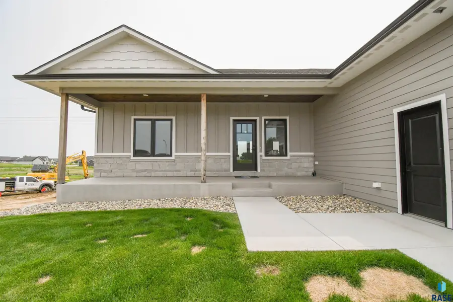 1520 N Marlowe Ave, Sioux Falls, SD 57110 - #2