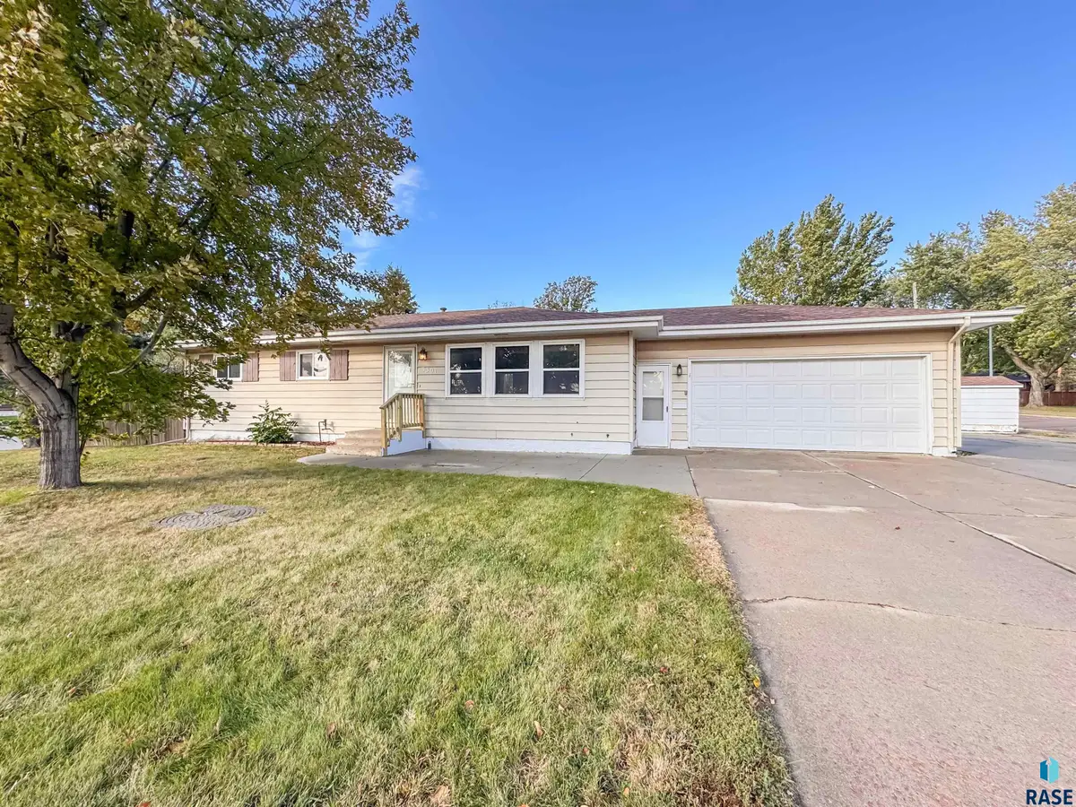 3301 S Terry Ave, Sioux Falls, SD 57106 - Image #1