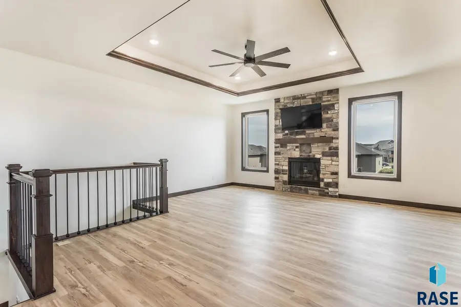 2208 S Saddle Ridge Dr, Sioux Falls, SD 57110 - Image #2