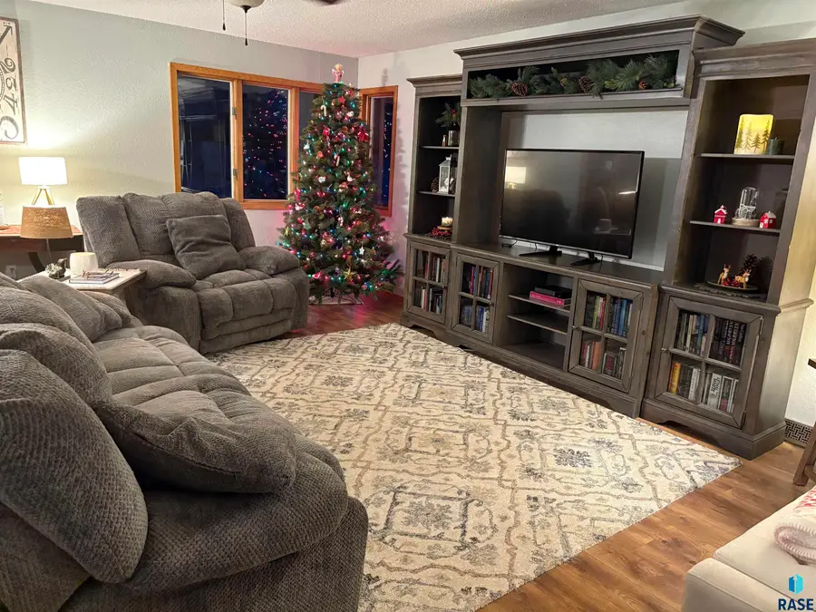 1103 Circle Dr, Flandreau, SD 57028 - Image #2