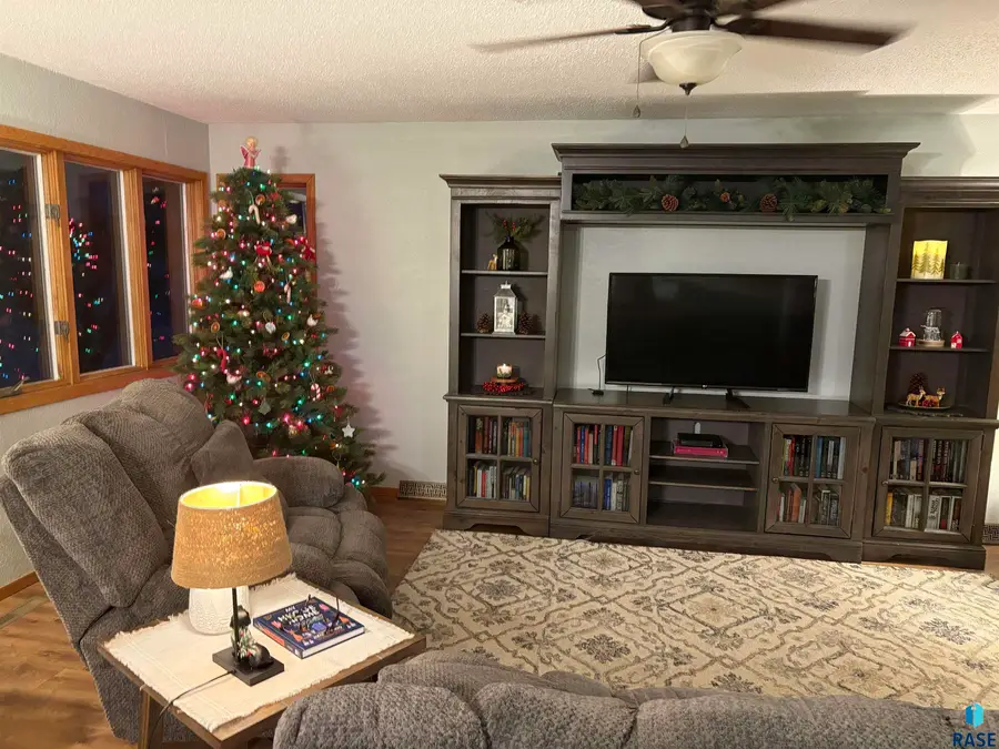 1103 Circle Dr, Flandreau, SD 57028 - Image #3