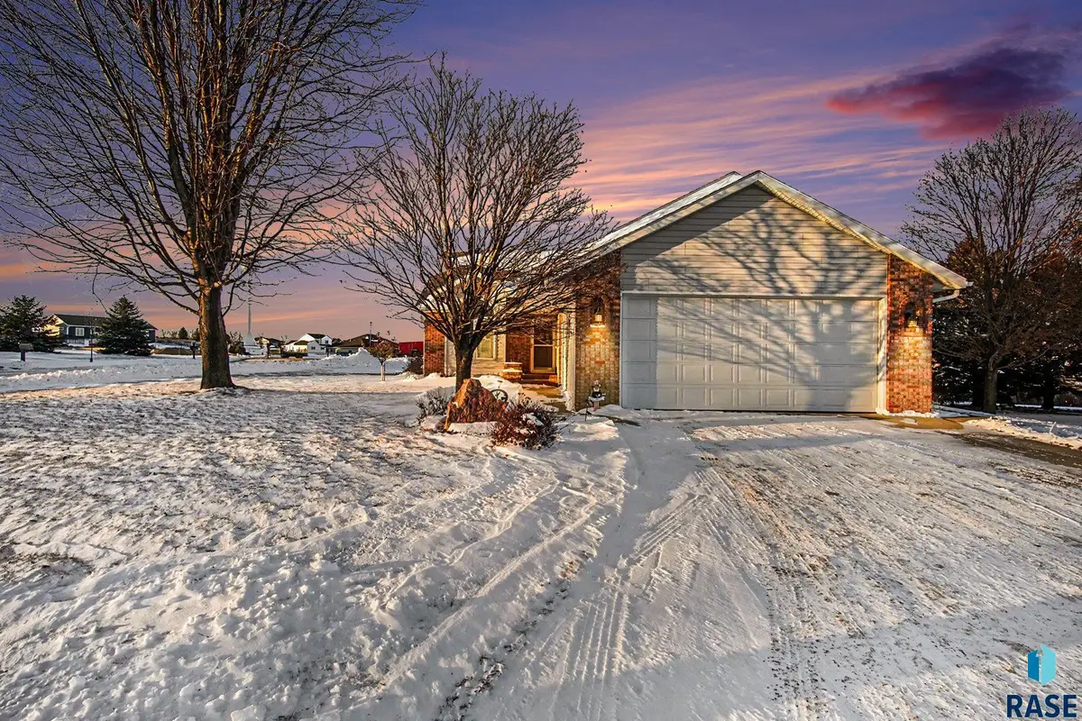 301 E Christensen Dr, Luverne, MN 56156 - Image #1
