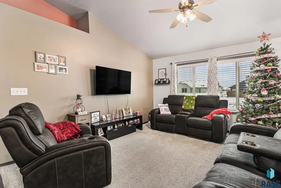 612 Prairieside Trl, Harrisburg, SD 57032 - Image #3