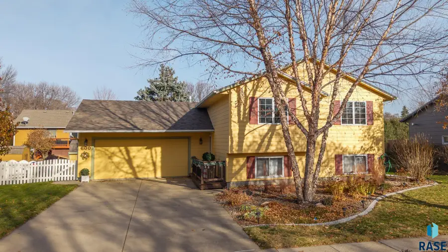 600 N Yellowstone Dr, Brandon, SD 57005 - Image #2