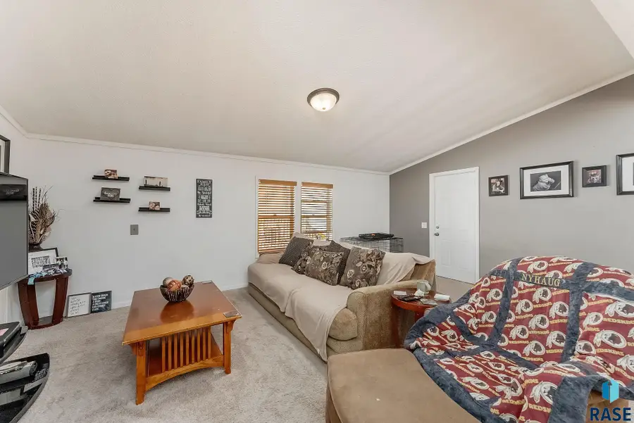 1017 S Sunburst Pl, Sioux Falls, SD 57106 - Image #2