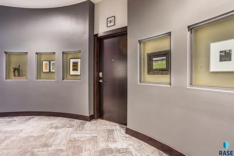 421 N Phillips Ave #303, Sioux Falls, SD 57104 - Image #2