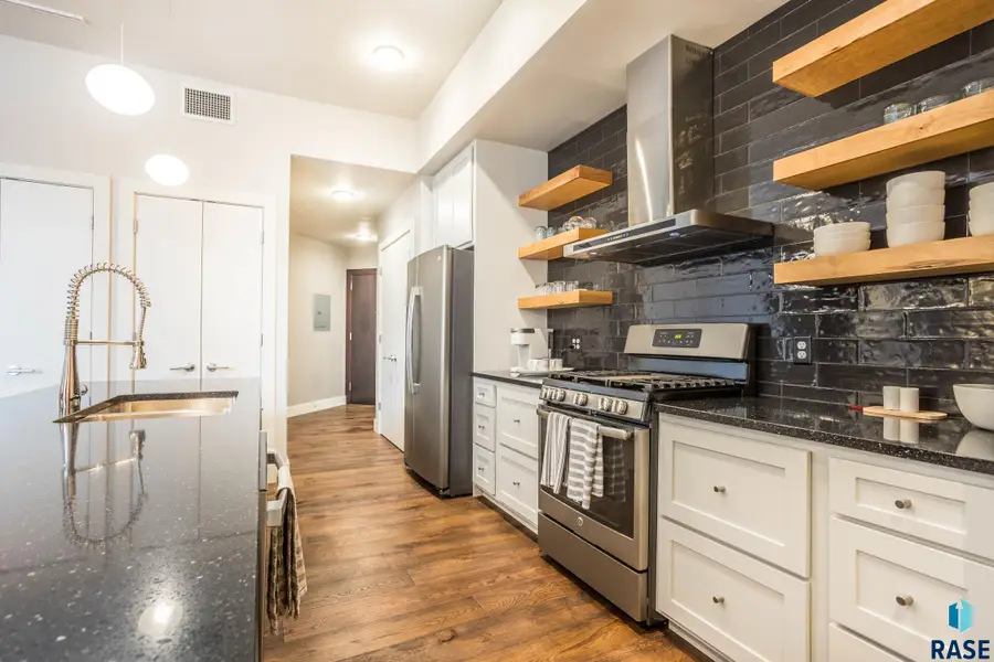 421 N Phillips Ave #303, Sioux Falls, SD 57104 - Image #3