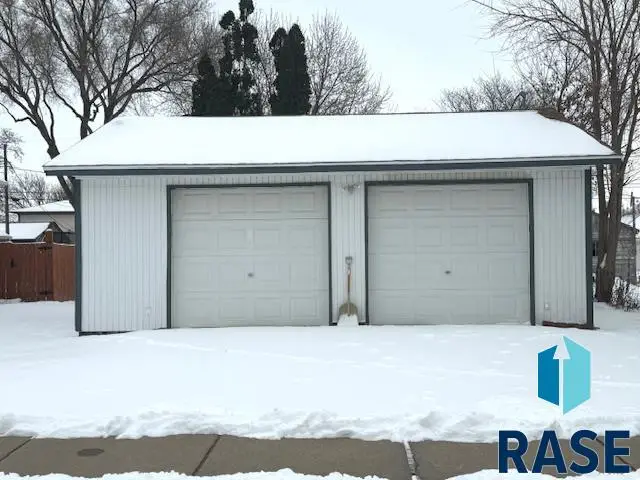 704 N Mable Ave, Sioux Falls, SD 57103 - Image #2