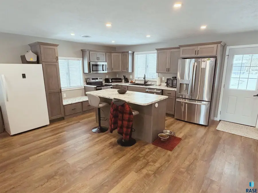331 E Norton Ave, Salem, SD 57058 - Image #2