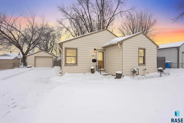 2804 E 19th St, Sioux Falls, SD 57103