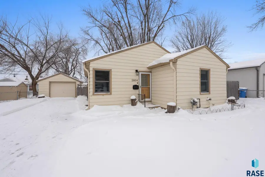 2804 E 19th St, Sioux Falls, SD 57103 - Image #2